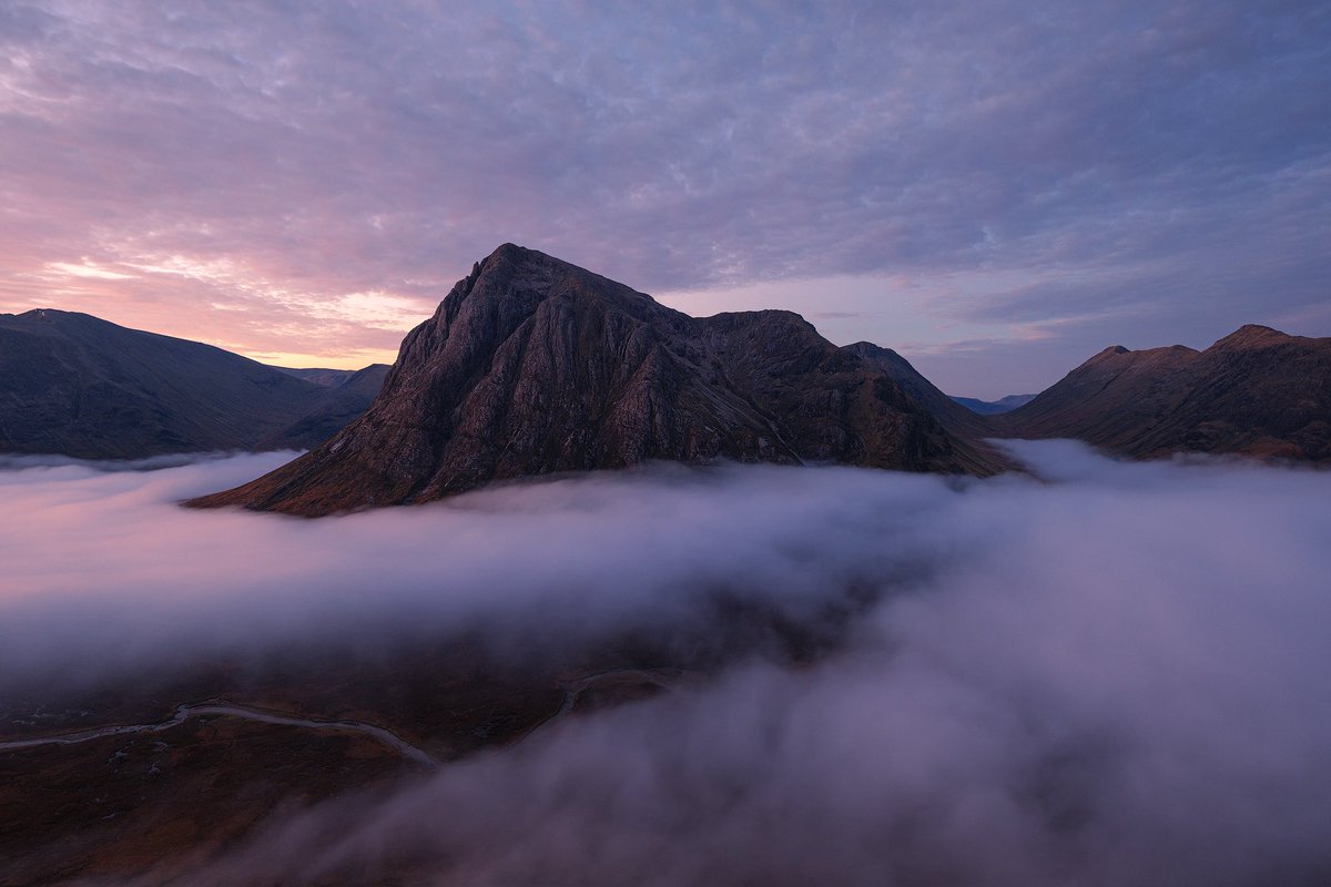 Today I thought I’d share an image that features in my 2023 Calendar.

Buachaille Etive Mor rising above a cloud inversion on a Novembers morning with the first hint of colour illuminating both the sky and inversion. 

Calendar can be purchased below

simonatkinsonphotography.com/shop/2023-moun…