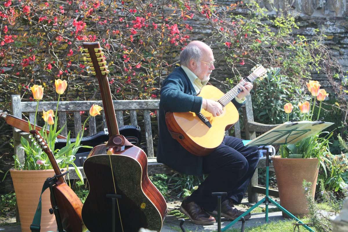 This #BankHoliday Monday, hear the sounds of yesteryear at Tintagel Old Post Office as volunteer musician Anthony Rose will be playing traditional, folk and roots music on a number of stringed instruments. 
2-4pm. Normal admission applies. Members free.