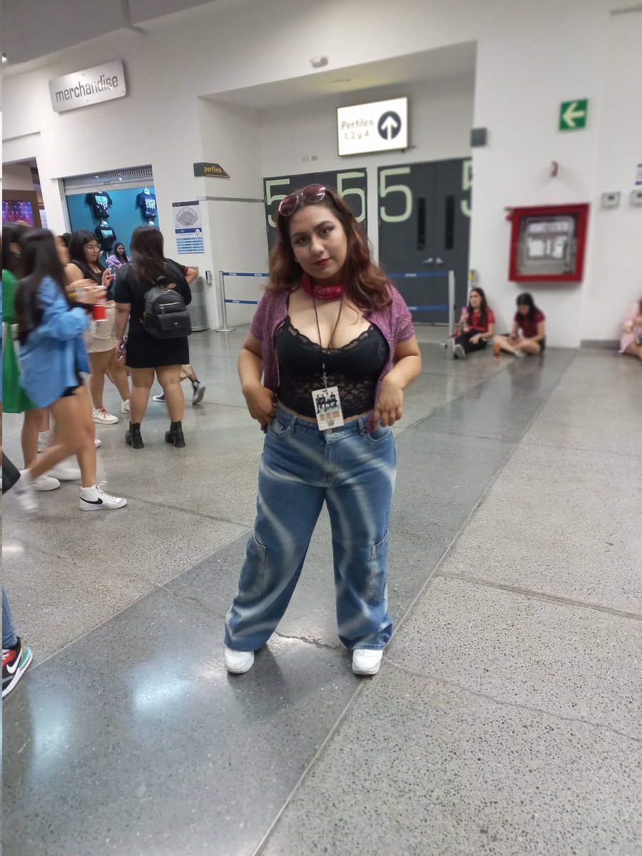 frvrtoutfits's tweet photo. —@loganshoney💓
#ForeverTourMonterrey 

august 26, 2022 https://t.co/JZy9yaMzIg