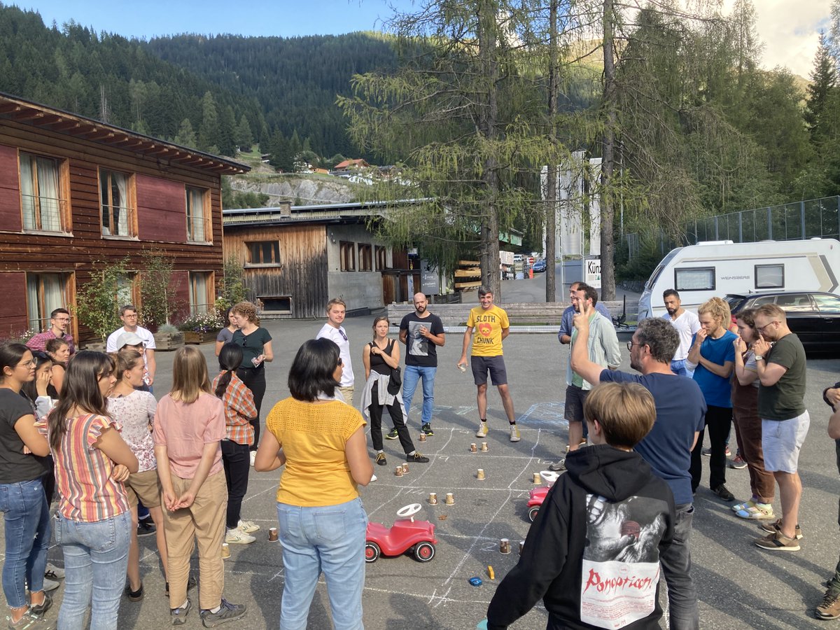 Visiting the #Stillberg alpine forest experiment (established 1975 by @SLFDavos) and playing a serious game with @claudegarcia have become tradition in our #summerschool, organized this year with @WSLbiodiversity
#forest #biodiversity #FORBIODIV @WSL_research @geobiodiversity