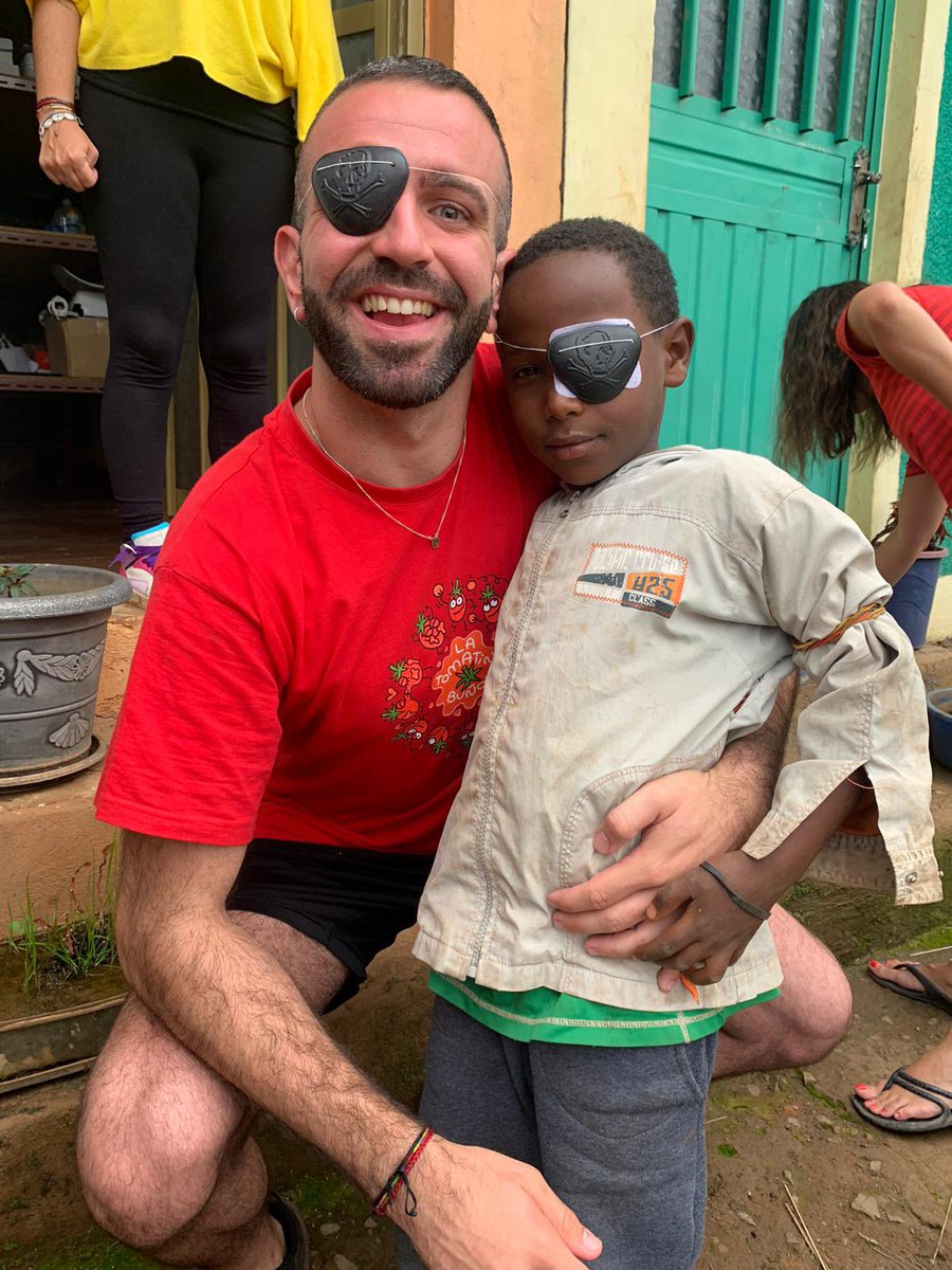 Voluntariado 2022!!!

Él es @fragarr uno de nuestros voluntarios de este verano, al curarle el ojo a nuestro querido Abraham, ideó este pequeño plan para que estuviera más contento

Piratas 🏴‍☠️ por obligación 😜

ambessa.org/#voluntario

#colabora #voluntariado #ong