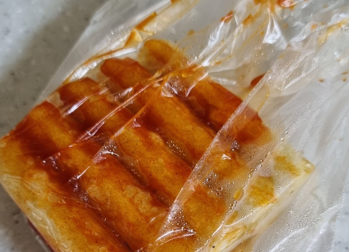 초등학교 앞 500원짜리 떡꼬치에 행복해하는솨람...