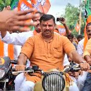 ParmeshwarAnd11's tweet photo. T.Raja Singh,released a video criticising comedian Munawar Faruqui,who has in the past mocked Hindu Gods &amp; Goddesses⁉️ (Faruqui was recently in Hyderabad for a show that in tight security provided by the state government)

Raja Singh is accused but munawar⁉️
#Justice_4_RajaSingh https://t.co/WDDv4phwZt