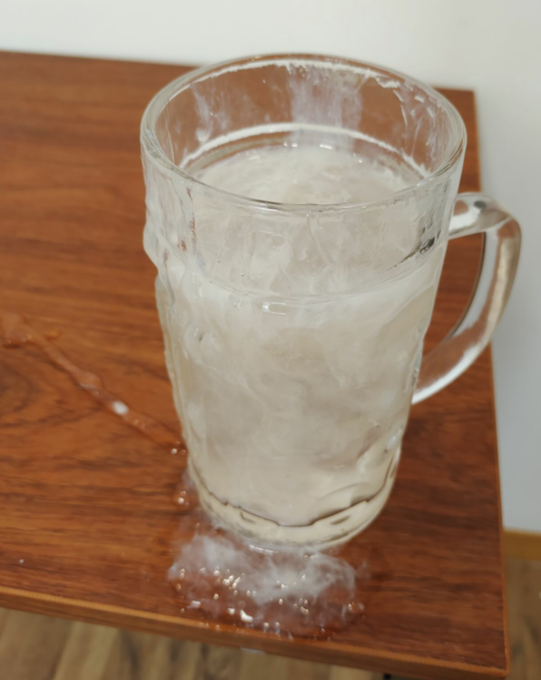 坏消息是新视频拍坏了，好消息是的那个颗粒大雕已经装上郊狼电击器了。抽插和电击一起开身体会剧烈颤抖完全站不住保持不了姿态，太刺激了现在的我完全扛不住，真的是脑髓在颤抖...之后看看能不能把可以看的片段剪一些出来，禁欲半个月喷了不少的