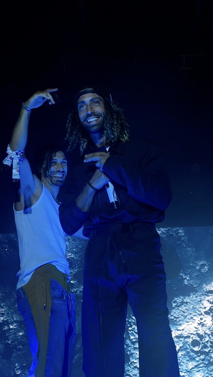PNLTour2022's tweet photo. J’ai aimé mon frère plus que ma vie comme me l’a appris mon père ❤️
#PNLTOUR2022 #PNLLive2022 #ROIART22
📸@Djuudorange https://t.co/tuHAZy85pF