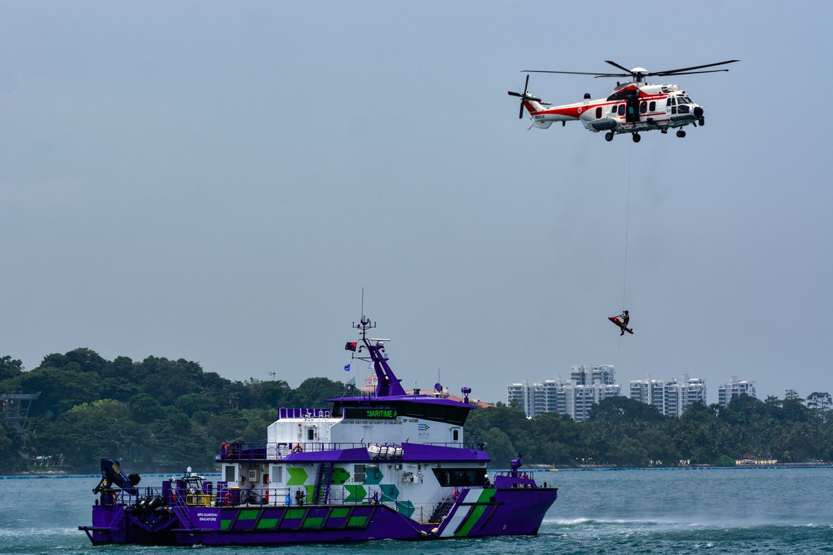 DefenceMinSG's tweet photo. Good exercise by @MPA_Singapore with the RSN and @TheRSAF to respond to a simulated ferry collision. https://t.co/2stp0cQ2BC