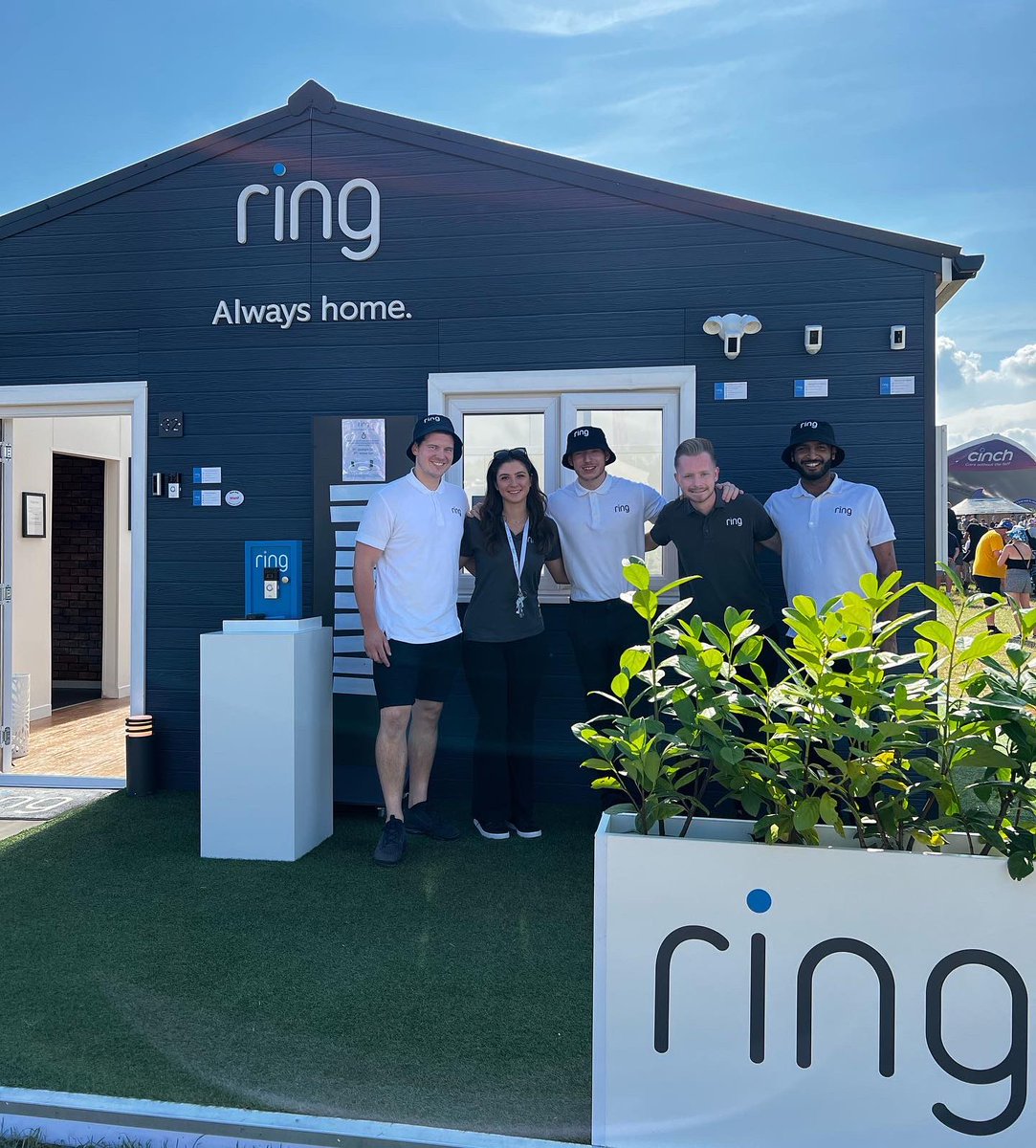 UKIgnite's tweet image. Another cracking day of sales in the sunshine ☀️

#cinchxcarfest #ringcarfest #carfestsouth #weareignite 
@ring @carfestevent