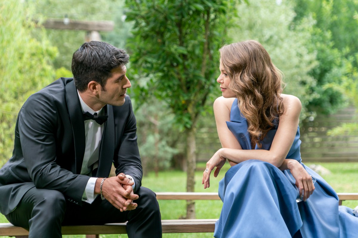 #Camdakikız'da görüp beğendiğin kıyafet ve aksesuarlar #KanalD #dizikıyafetleri uygulaması Ekranda Moda'da... keşfetmek için hemen ıos ve android marketten yükle #dizi #burcubiricik #nalan #sedat #feyyazşerifoğlu #koleksiyon #camdakikızkıyafetleri #tbt #stil #moda #alışveriş