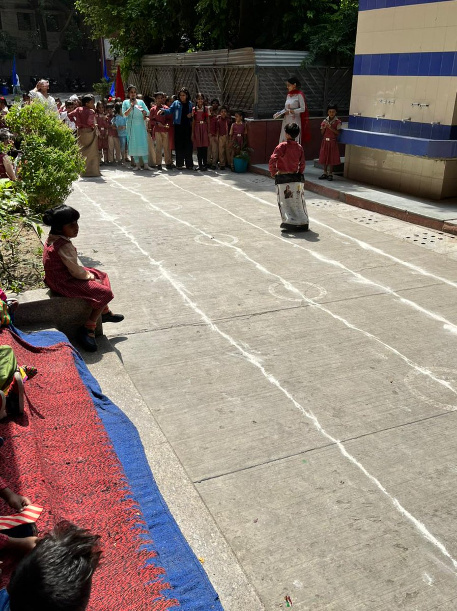 KMandawali's tweet photo. National Sports day observed in SKV No.3 MANDAWALI ID 1002190 to commemorate the birth anniversary of hockey legend,Major Dhyan Chand under the guidance of HOS ma'am who emphasized the importance of being fit &amp; healthy
@Dir_Education @DelhiGvtTeacher @PbpandeyB  @GurmeetKukreja3 https://t.co/LpoUt4AF9P