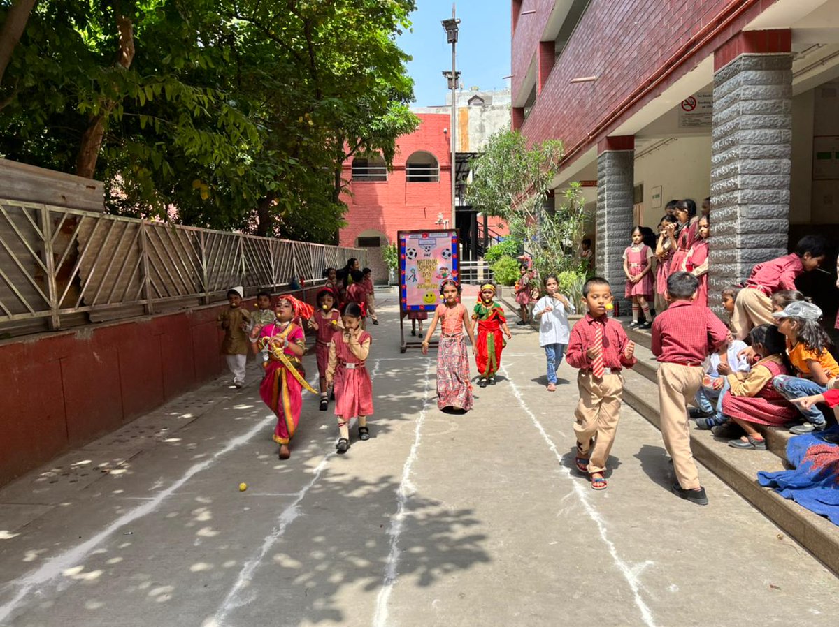 KMandawali's tweet photo. National Sports day observed in SKV No.3 MANDAWALI ID 1002190 to commemorate the birth anniversary of hockey legend,Major Dhyan Chand under the guidance of HOS ma'am who emphasized the importance of being fit &amp; healthy
@Dir_Education @DelhiGvtTeacher @PbpandeyB  @GurmeetKukreja3 https://t.co/LpoUt4AF9P