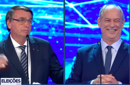 joaquimmonstrao's tweet photo. Momento escroto. Bolsonaro e Ciro mostram a verdadeira face. Um atacava Vera Magalhães com argumento machista - "dorme pensando em mim"- o outro ria. Esse é o Brasil dos coroné. Adiante, Bolsonaro deixa de falar com Tebet e Soraya e se dirige a Ciro: "Vamos falar das mulheres". https://t.co/8WxzvZMxzO