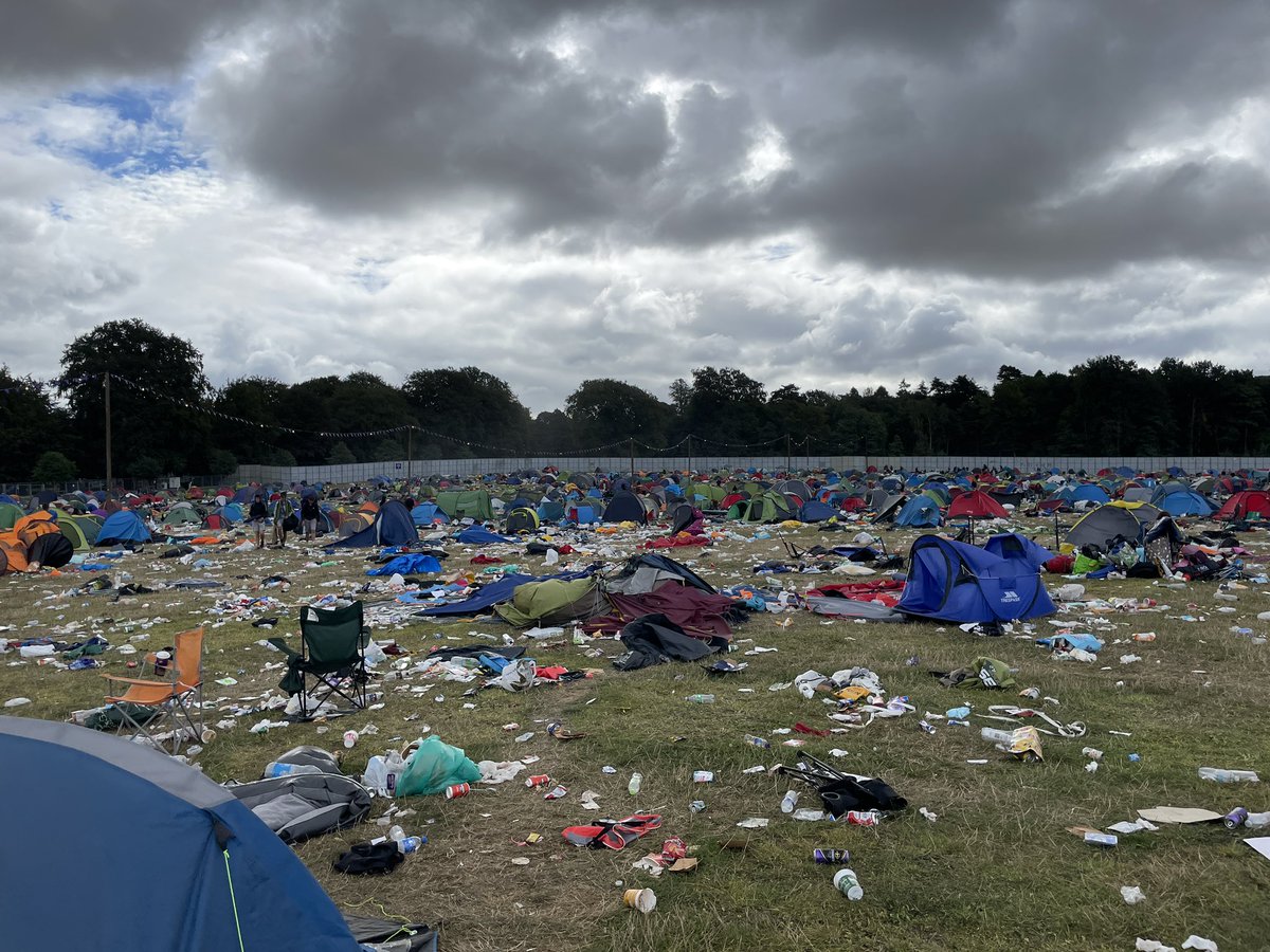 When the youth of this country and the future of this planet leave a festival site looking like this MORE NEEDS TO BE DONE! Parents educate your kids. This is not ok!! 

#throwawaysociety #ClimateEmergency #singleuse #plasticpollution #Leedsfestival2022 #RandL22