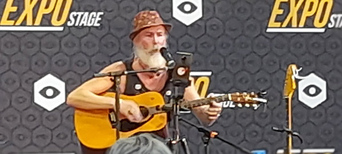 Kimboly27's tweet photo. A really nice surprise was meeting the really lovely @joncampling at @IGFestUK over the weekend! A few years ago, I was an extra on a film with him and it was a lot of fun, so was nice to chat about that and putting the world's to right! Thanks for being so awesome Jon! https://t.co/OT3iHSQcwe