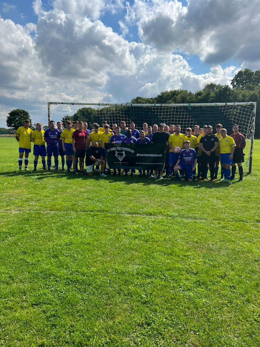 Before Saturday's game we stand together with @DigmoorSatRes supporting @DFOX_FOUNDATION

#thedanielfoxfoundation 
#nomoreknives  💙💙💙🦊