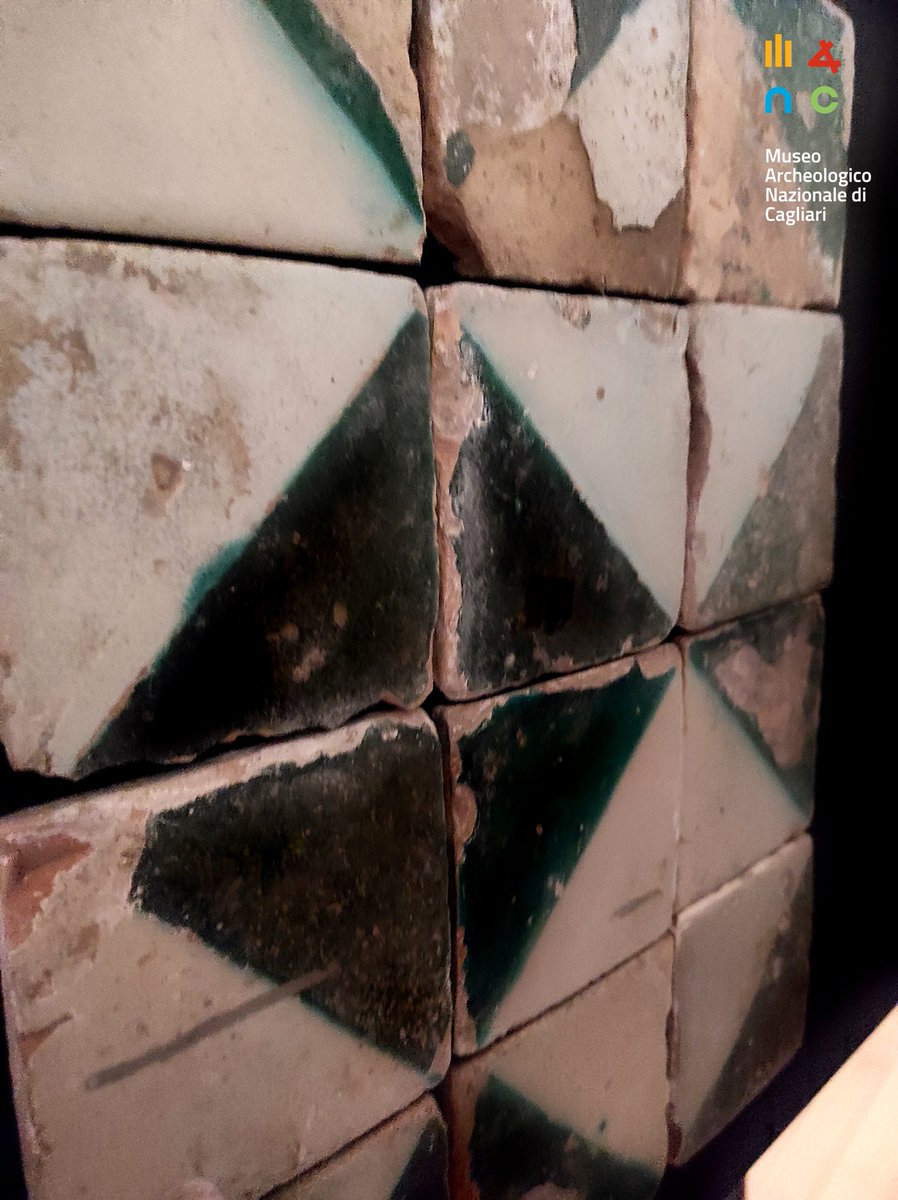 MuseoArcheoCa's tweet photo. Buon pomeriggio da #Cagliari ☺️
Dalla chiesa ormai distrutta di San Francesco di Stampace provengono un gruppo di azulejos “mocadoret” bicromo bianco-verde prodotte in ambito iberico nel Seicento. https://t.co/x5dzEXuJms