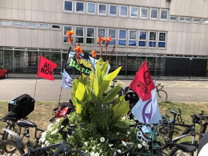 XRHavering's tweet photo. 🚲YESTERDAY'S PROTEST RIDE🚲

We made our demands very clear and are looking forward to cleaner air and safer cycling infrastuctures for the borough and all its residents. #Havering #LetHaveringCycle #CleanAir #ActNow #DemandBetter @lbofhavering @haveringcyclists https://t.co/Ee7hsnRSEI