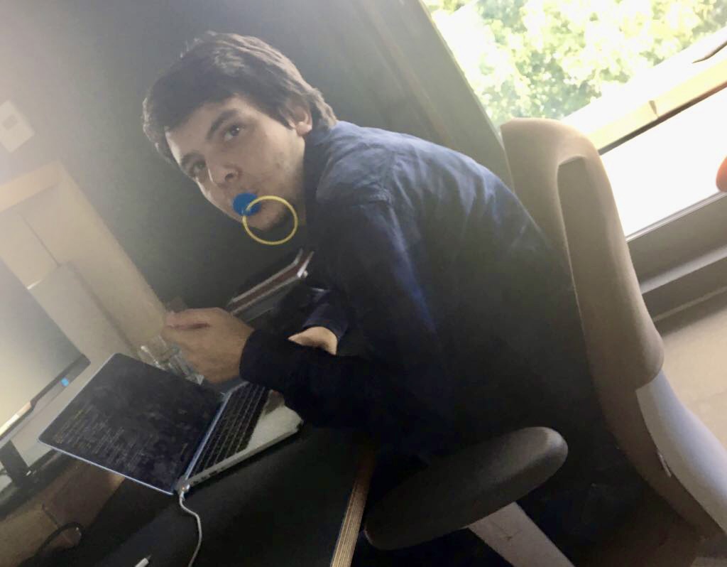 Sene galiba 2016, agzimda emzikle kod yaziyordum.