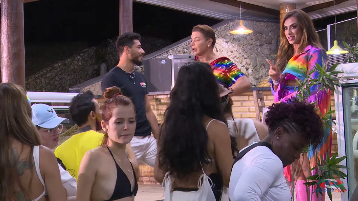 A noite foi de revelações no <a href="/cruzeirocolori1/">cruzeirocoloridooficial</a> .
<a href="/Hericlesscastro/">𝐇é𝐫𝐢𝐜𝐥𝐞𝐬 𝐂𝐚𝐬𝐭𝐫𝐨 🐆</a> fala sobre identidade para @DAVIDBRAZIL24 e @NicoleBahls  no reality mais colorido do mundo.