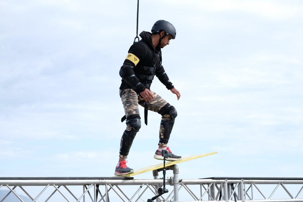 ItsMohitMalik's tweet photo. 'Height used to be my fear..but now it's my love'..2 mins 18 seconds and a victory!! 👊👊 @ColorsTV #KKK12 https://t.co/r13qDMMi6e