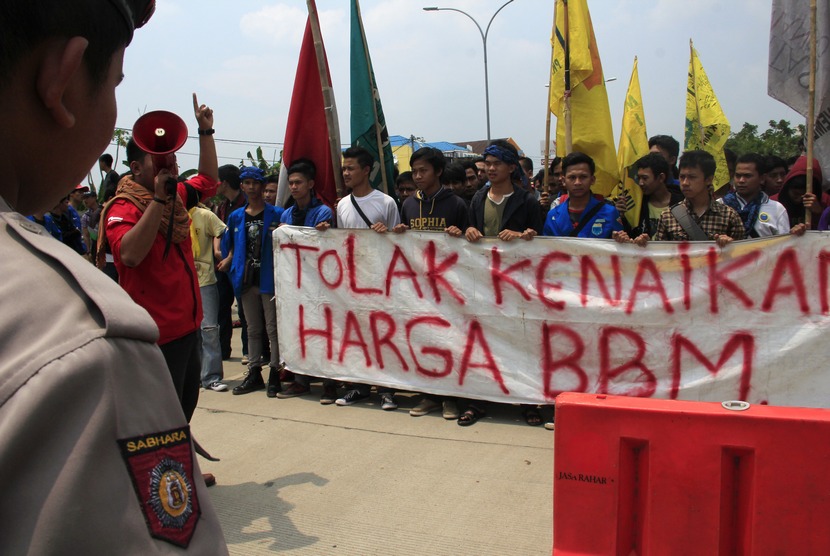 itiskartika's tweet photo. Dengarkan suara rakyatmu 
#FEBIUINSAUNTUKINDONESIA
#FEBIUINSAMAJU
#MAHASISWATOLAKKENAIKANBBM https://t.co/om4rkvL8pq