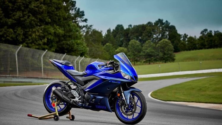 shashank_wild's tweet photo. The rumours are getting stronger day by day. @India_Yamaha #yamaha #YamahaRacing it would be really great to see The Legend Yamaha R3 coming with more front aggressive face. 😍 https://t.co/Un4nZYJo5N