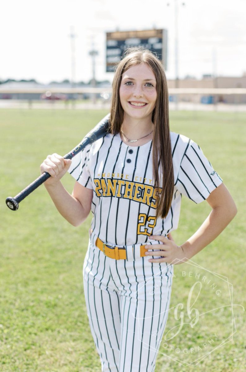 AmberHays1's tweet image. Let the 🥎 season begin!! Home opener tonight vs Mark Twain!! @NaaronH