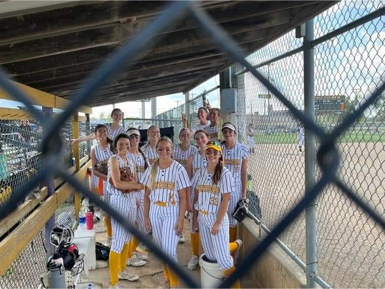 AmberHays1's tweet image. Let the 🥎 season begin!! Home opener tonight vs Mark Twain!! @NaaronH