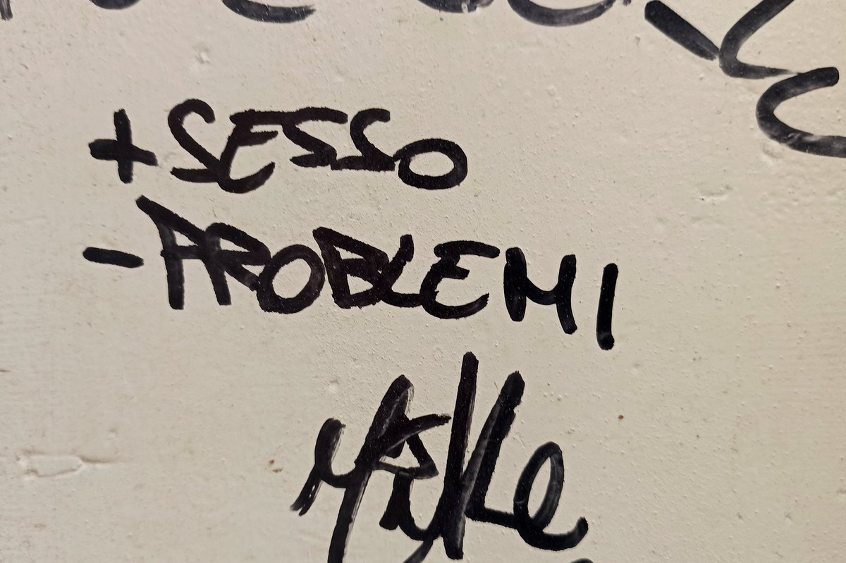 Rob_accia's tweet photo. "seee, ciaoo core"
#fotine
#scrittebrutte https://t.co/iq2Ke4hkD7