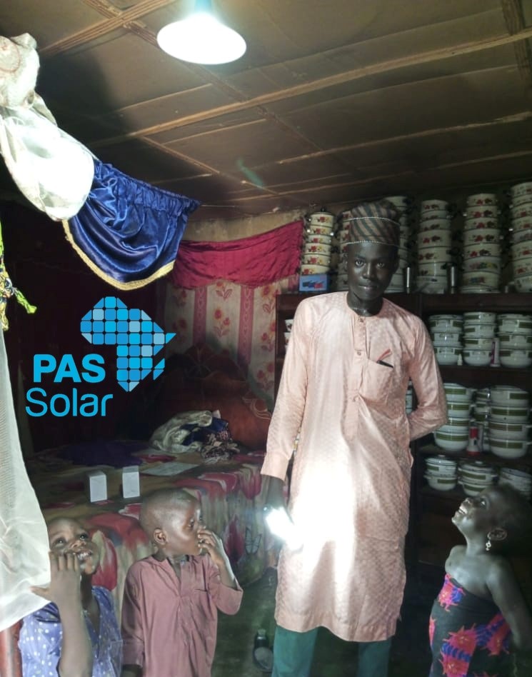 PAS_SOLAR's tweet photo. Mal. Muhammad Aminu, a father of 3 kids, sells plastic for a living in Zamfara state. He was thrilled to make the switch by installing our mini solar system, his home is now safe for his children, and the smile on their faces says it all.
#PAS_Solar #homes #EnjoyLightNoWahala💡 https://t.co/QLiN5a465G