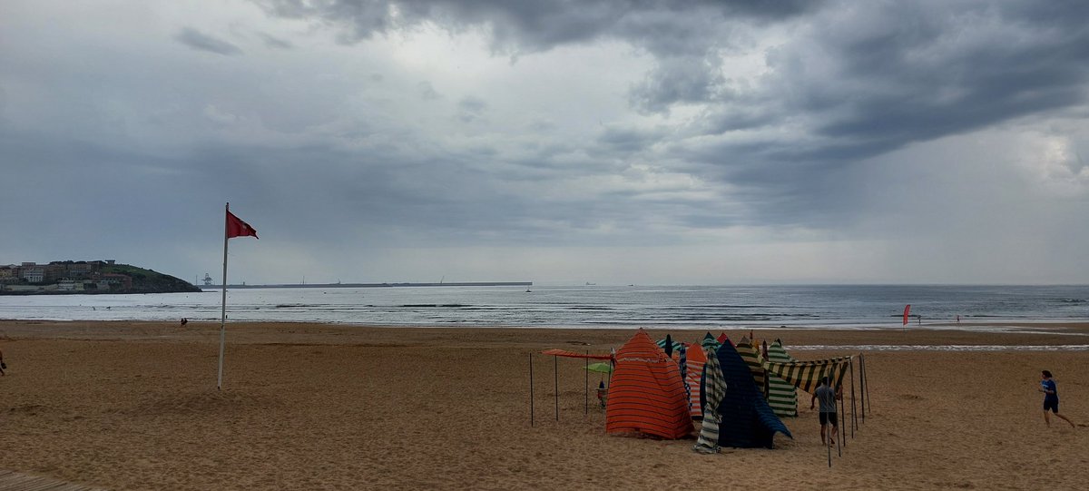 alfonsoroa's tweet photo. Verano sin fin #Gijón #endlessumer https://t.co/Kr3cwKpAvf