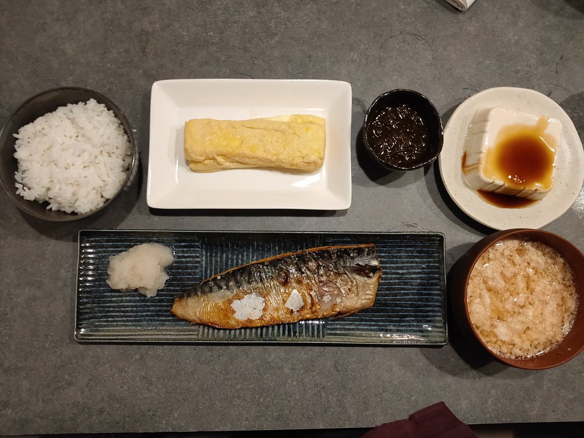 Bunkaku6's tweet photo. 結局、こういう魚中心でバランス取れば痩せるのでは？という仮説
#ダイエットレシピ #ダイエット #ダイエットメニュー #食べて痩せる #おうちごはん #ダイエット垢 #筋トレ女子 #簡単レシピ #筋トレ #料理 #ボディメイク
今回は普通のご飯ですね https://t.co/in3rEU4yG6