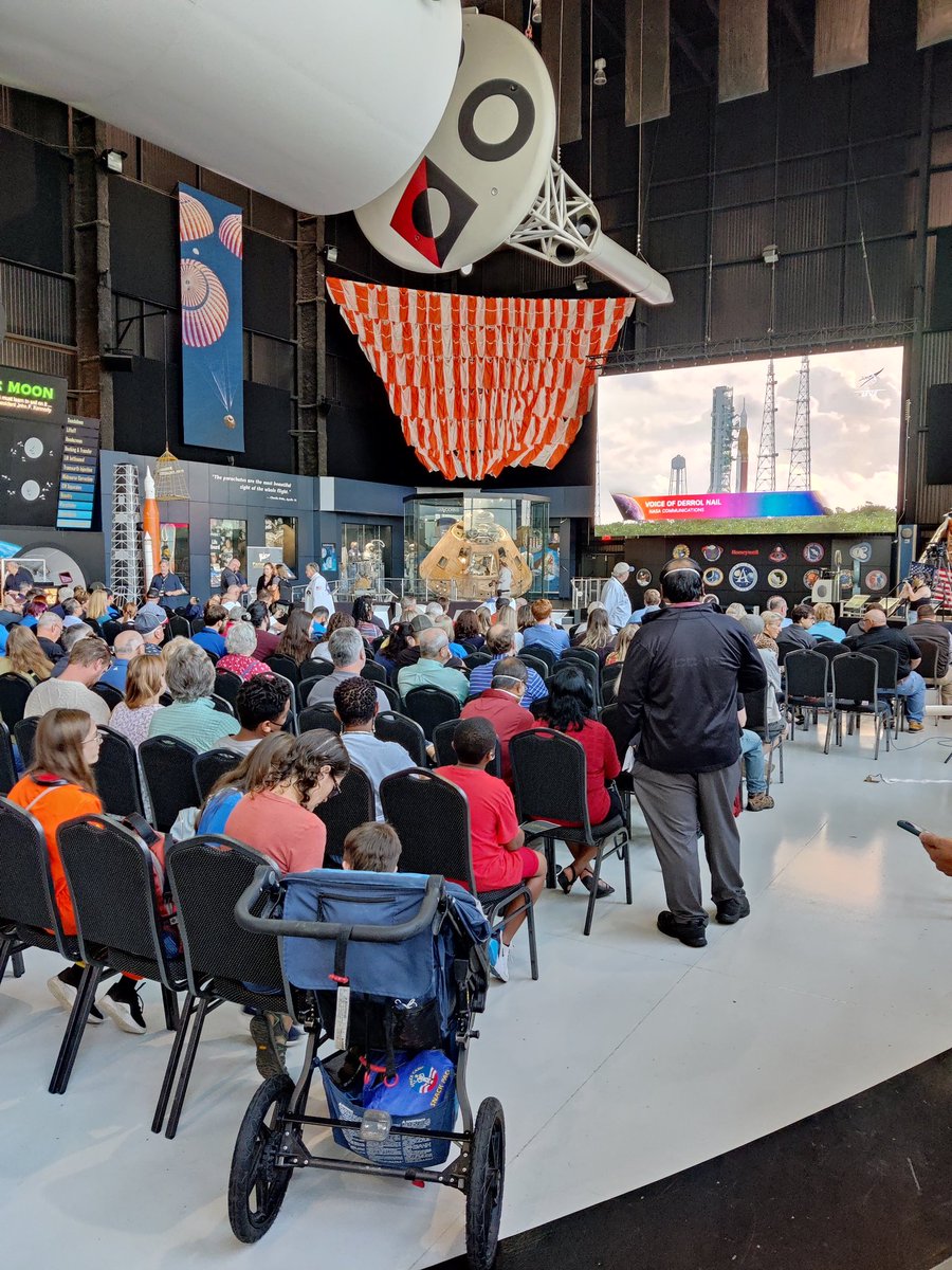 QuarkSpin's tweet photo. Hanging out with 2,999 other space enthusiasts this morning! #Artemis https://t.co/kJG9Bln3et