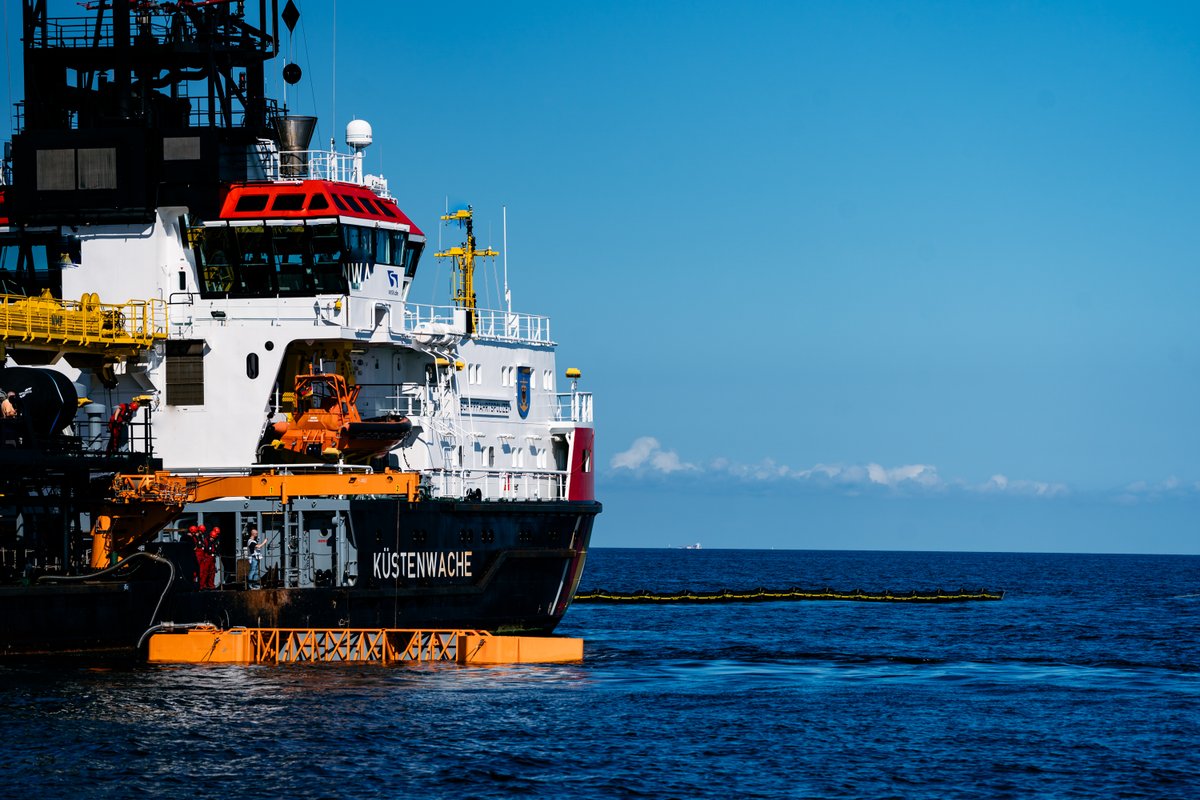 gdws_wsv_presse's tweet photo. Erfolgreiches #Training: #Mehrzweckschiff #Arkona und seine Besatzung bei #BALEXDelta 2022, der größten Schadstoffunfallbekämpfungs-Übung auf der #Ostsee dabei. In diesem Jahr hat #Deutschland, geplant und geleitet vom @Havariekommando, die #Übung ausgerichtet. #WSV #GDWS https://t.co/IJqxUsJixr