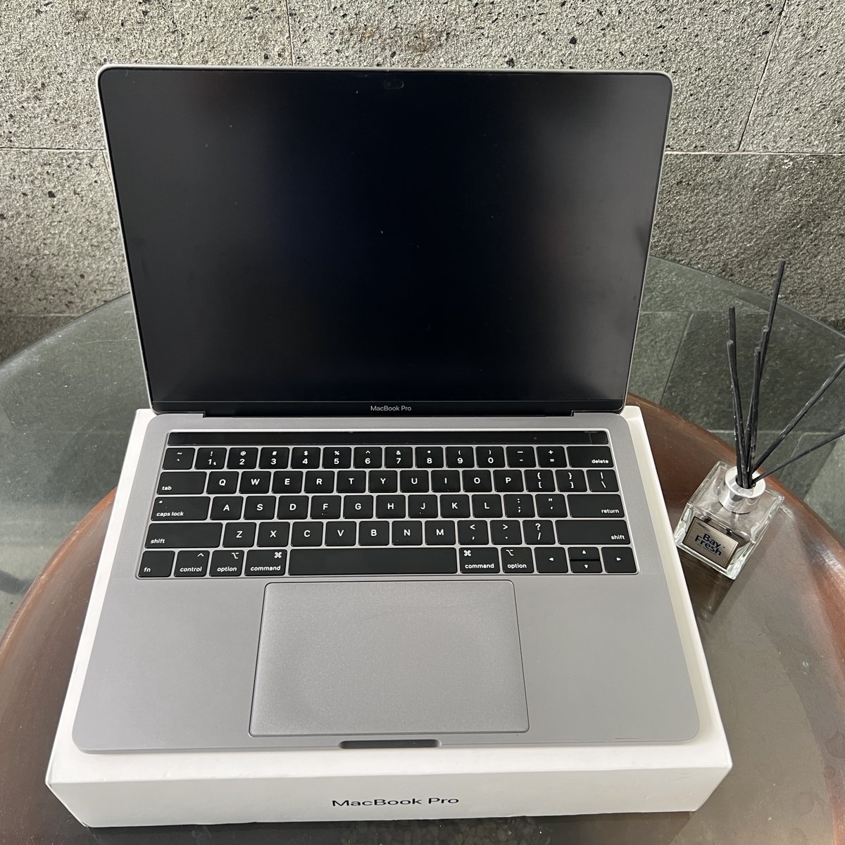 GOJELEK's tweet photo. Siapa tau sold, twitter please brings your magic ✨✨✨
#WTS MacBook Pro Touch Bar 2018 8/256. Price IDR 11.500 di bawah pasaran. Hardware sehat. Detail PM ajah!
#jualmac #macbook #macbook2nd #macbookseken #macbooksecond #macbookmurah https://t.co/2yTcvi2I0s