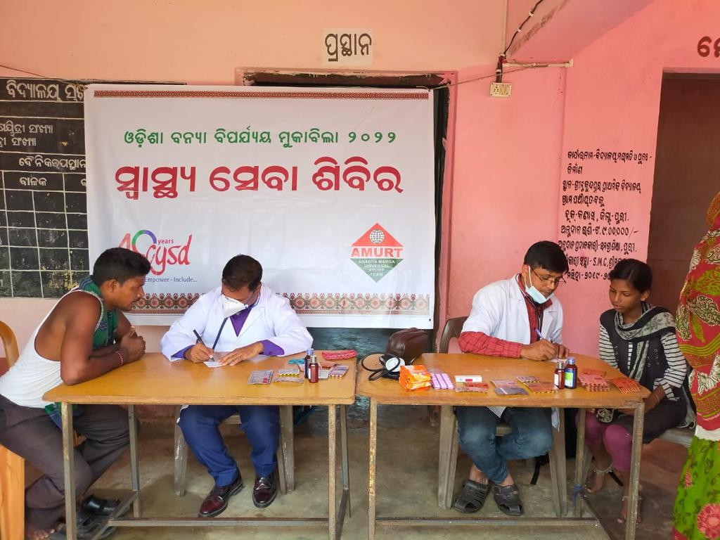 CYSDOdisha's tweet photo. Odisha Civil Society Response to Flood felt the immediate intervention of #WASH as situation is complicated after water receded from villages of #KanasBlock in #Puridistrict. After #SanitationDrive, through #HealthCamps 400 people received Healthcare @ Baku GP on 26 & 27 August. https://t.co/4gPNujFCqv