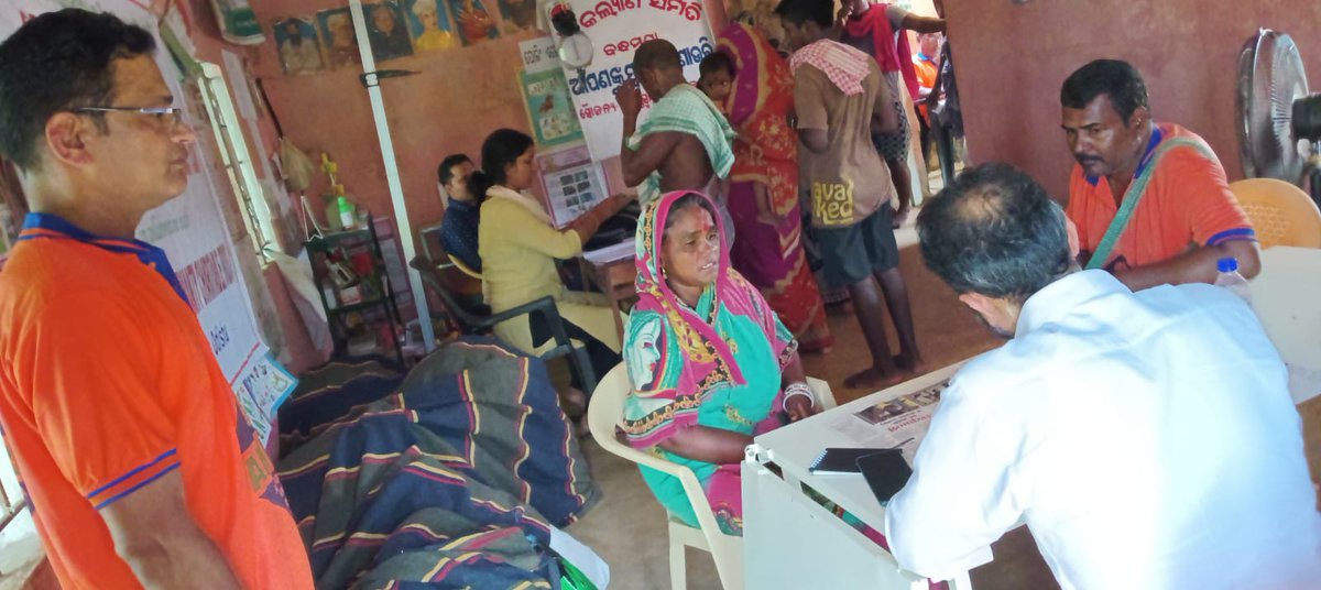 CYSDOdisha's tweet photo. Odisha Civil Society Response to Flood felt the immediate intervention of #WASH as situation is complicated after water receded from villages of #KanasBlock in #Puridistrict. After #SanitationDrive, through #HealthCamps 400 people received Healthcare @ Baku GP on 26 & 27 August. https://t.co/4gPNujFCqv