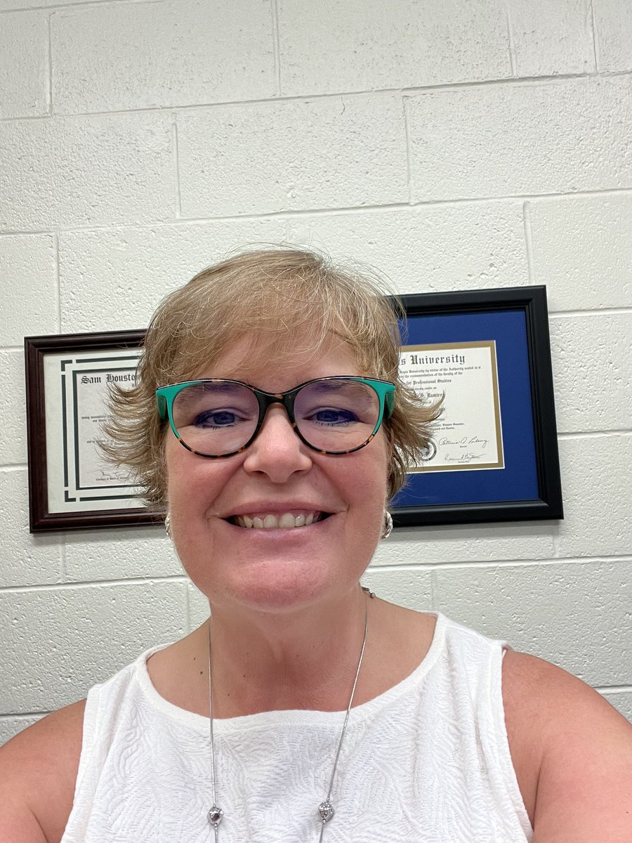 mrsramirez2002's tweet photo. First day of school as the Principal of Yates Elementary!! #nnpsproud  #nnpsleadership https://t.co/CrCRNQSm2K