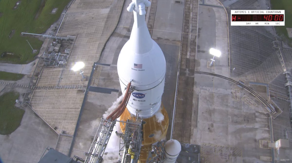 SpaceflightNow's tweet photo. The cumulus cloud rule is now "red" at the Kennedy Space Center as a rain shower approaches the Artemis 1 launch pad.

NASA's launch team continues troubleshooting work on the problematic bleed flow for Engine No. 3 on the core stage.

https://t.co/3x7wi3KbIh https://t.co/SrIxyhPOem