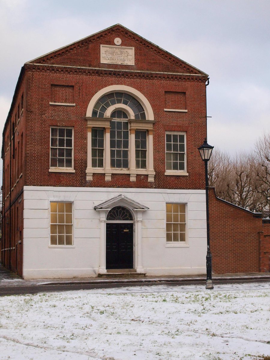 NovandaPro's tweet image. Our tour's first coastal venue is @GroundlingsUK, Portsmouth 14-17 September. Located in the old docks, this historic Georgian Grade II listed building is the perfect venue for the 18th century maritime setting of our musical play, Bonny&amp;amp;Read. #goingontour #womenpirates