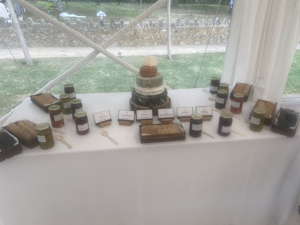 JamesBrownsarmy's tweet photo. Most amazing wedding day to @jordannamd and awesome cheese cake from @tycaws with @innercitypickle chutneys and pickles. @JoeBangles11 how does it rate? https://t.co/o8saGLXlGf