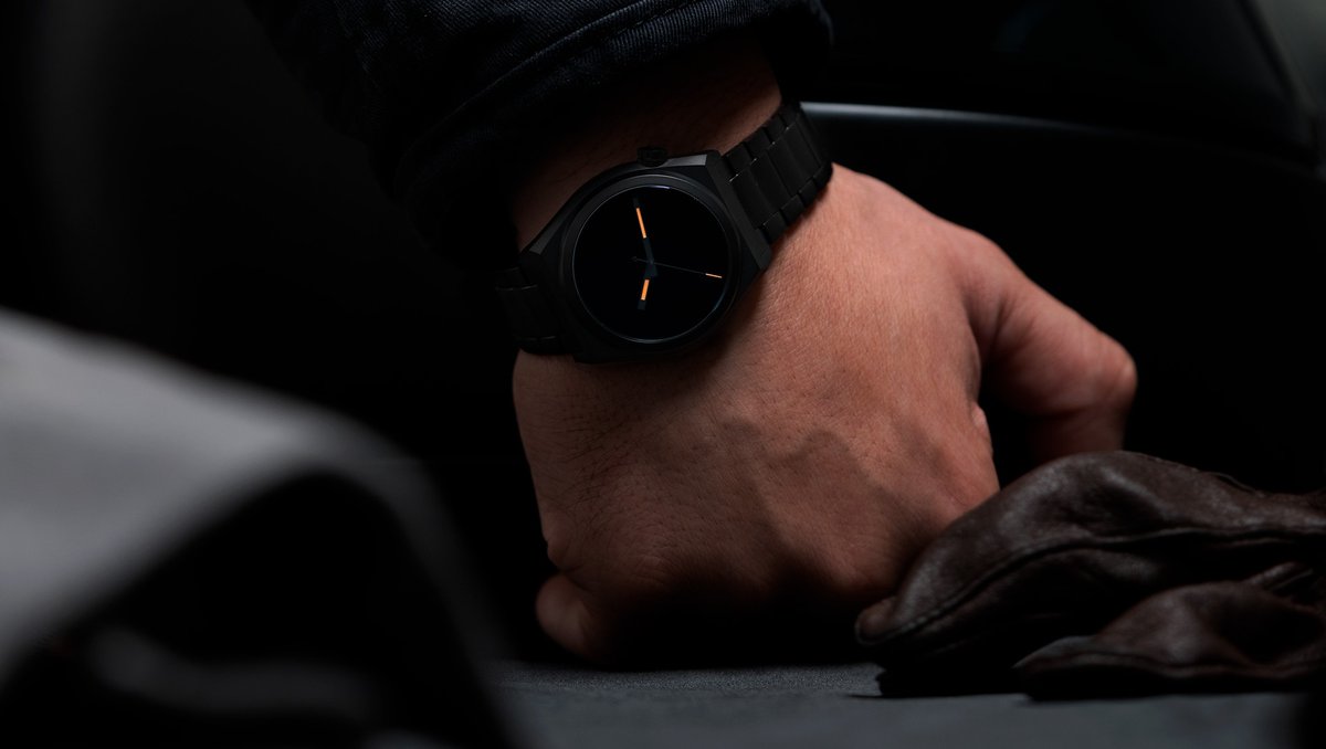 boldrsupplyco's tweet photo. The Sagittarius A* black hole weighs around 4 million solar masses. The Venture Singularity, however, is extremely light and comfortable on the wrist. #beBOLDR

#BOLDRVenture #VentureSingularity #singularity #eventhorizon #supermassiveblackhole #BOLDRwatches #BOLDRcollective https://t.co/7GxVBT10UO