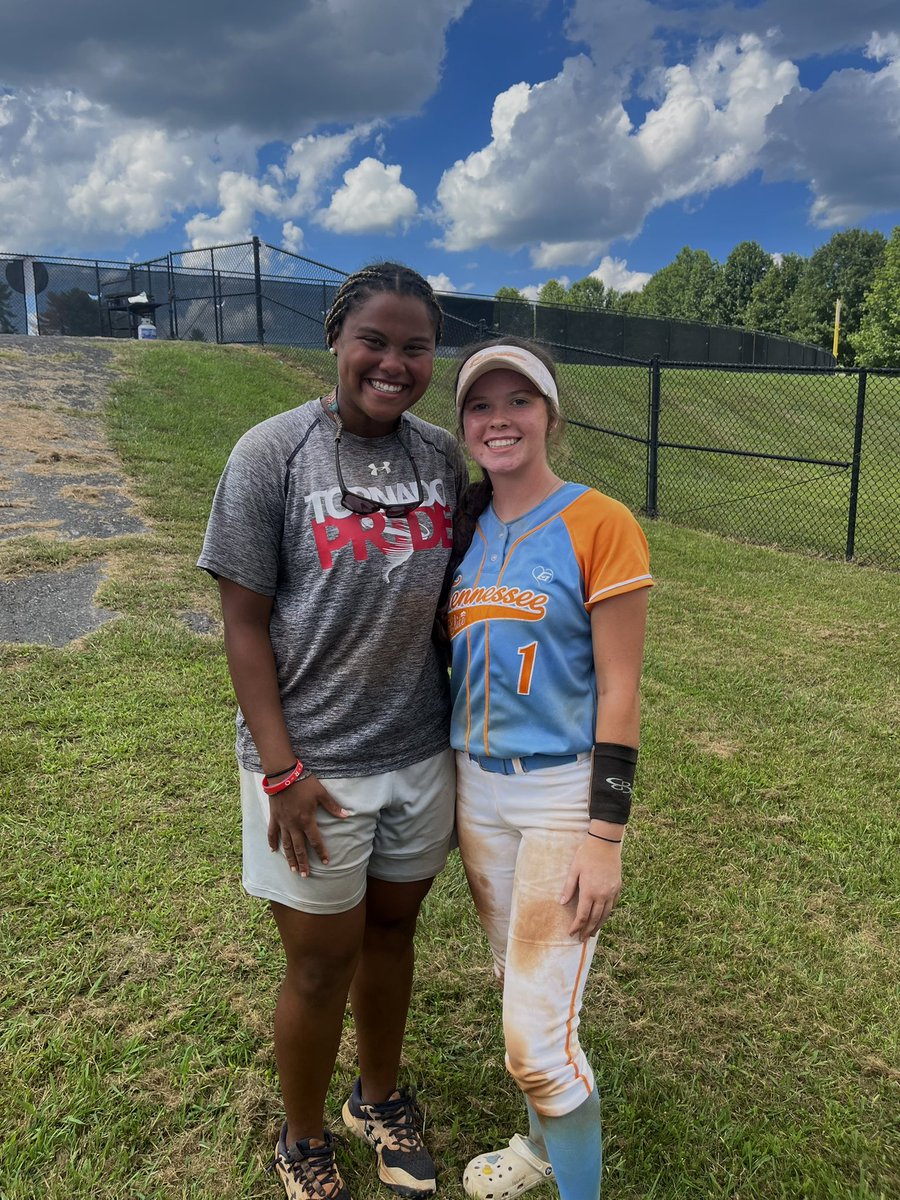 AddisonKnoll's tweet photo. Big thank you to @KingUSoftball for inviting us out yesterday for some ball. Absolutely loved the energy brought by @kyleighmpayne and all the players who spent their time to help us get better! #rollnados 🌪 @TNelite2024 https://t.co/SFfdGCWWLJ
