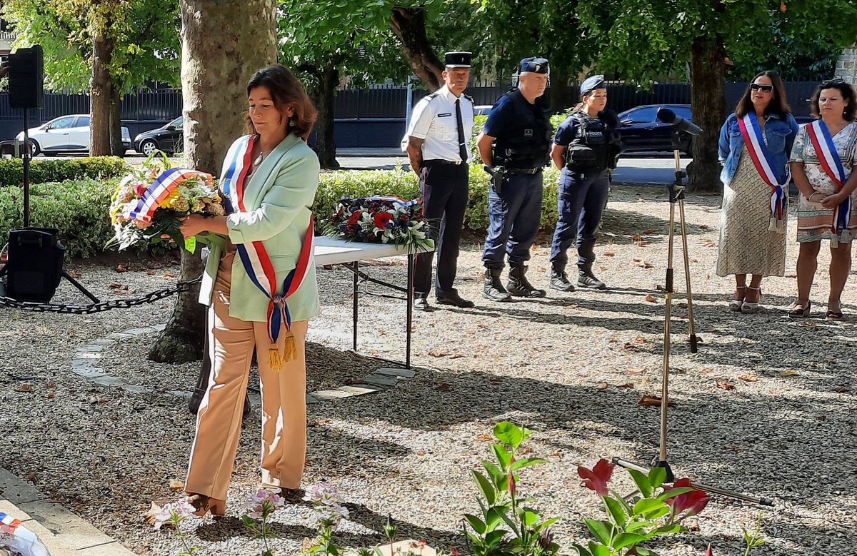 VilleBeauchamp's tweet photo. [COMMEMORATION ] 🇫🇷
📸Retour en images sur la commémoration de la #Libération de Beauchamp, dimanche 28 août. Dépôt de gerbes par Françoise Nordmann, Maire de Beauchamp, de @Cecile_Rilhac et de @LaetitiaBoisseau, ainsi que des représentants des anciens combattants. https://t.co/2gtbc88cLq