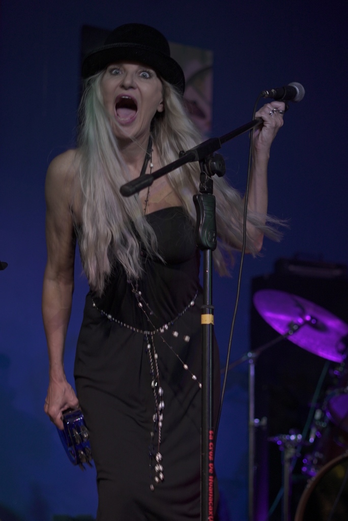 This is exactly how I feel right now!! A little off the wall crazy shit kinda feeling!!!! So grateful 2U for getting me to #6 on iTunes. Add me to your playlists on Spotify, Deezer or iTunes. New single coming out VERY SOON!!!

music.apple.com/us/album/on-th…
#EDM #ontherighttrack #remix