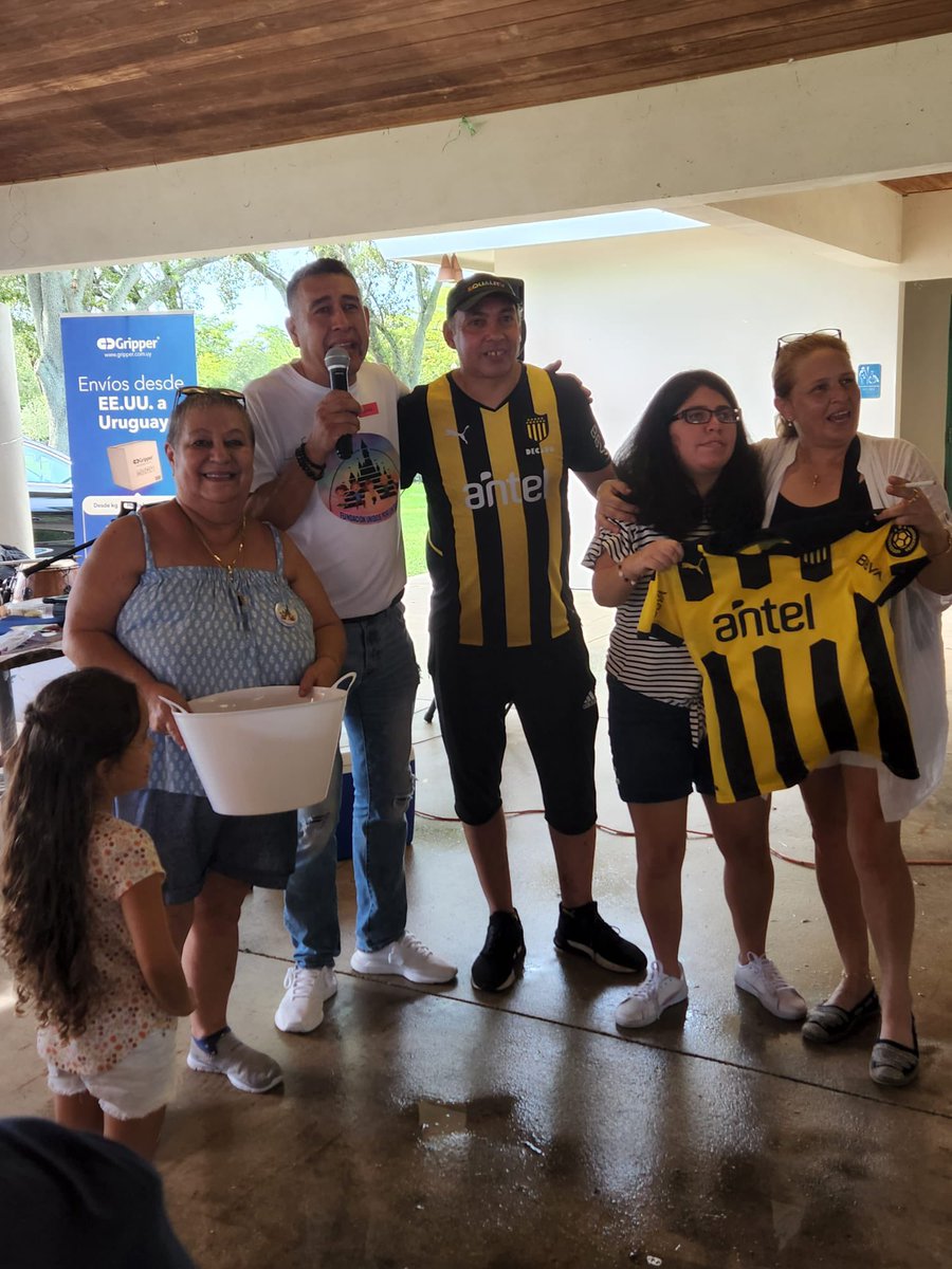 interiorCAP's tweet photo. La Peña @MiamiMundoManya colabora con la fundación Perez Scremini entregando la camiseta de @ximevelazco8 para su subasta a beneficio. https://t.co/Yv1TEqFsH4