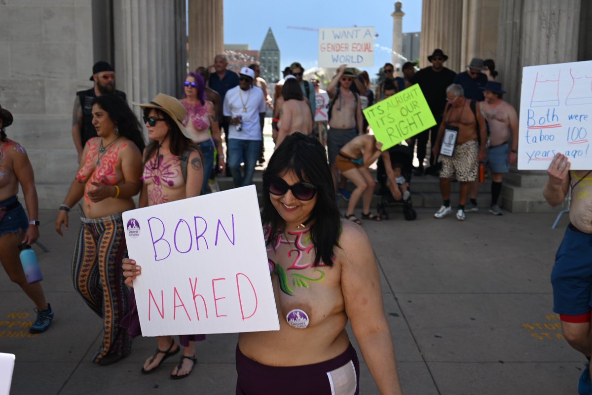KatabelleVA's tweet photo. #Denvergotopless #DGT2022 #freethenipple #equality #genderequality #YesItsLegal
#freedom #denver #boobies #DenverGoTopless2022 #bornnaked #DGT Denver Go Topless
#DenverCapitol Colorado State Capitol #marchforequality https://t.co/TfpkxrNR1t