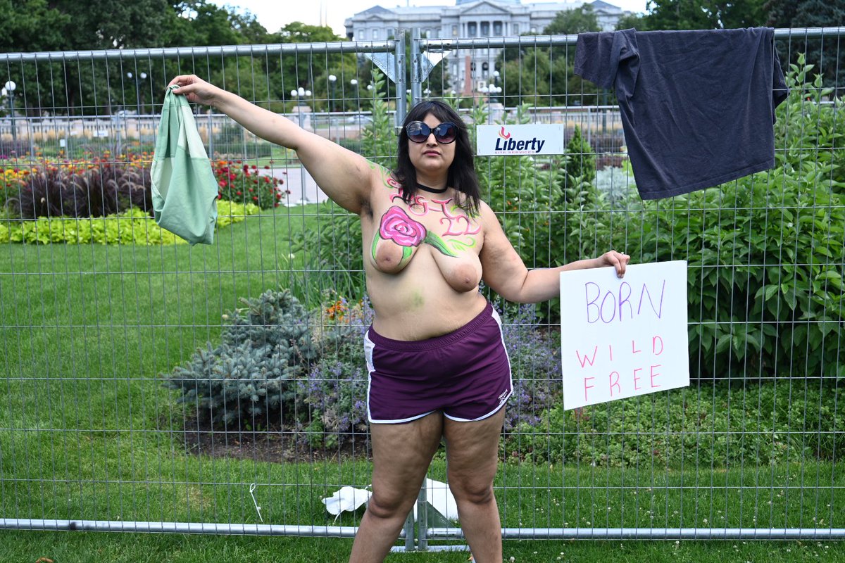KatabelleVA's tweet photo. #Denvergotopless #DGT2022 #freethenipple #equality #genderequality #YesItsLegal
#freedom #denver #boobies #DenverGoTopless2022 #bornnaked #DGT Denver Go Topless
#DenverCapitol Colorado State Capitol #marchforequality https://t.co/TfpkxrNR1t