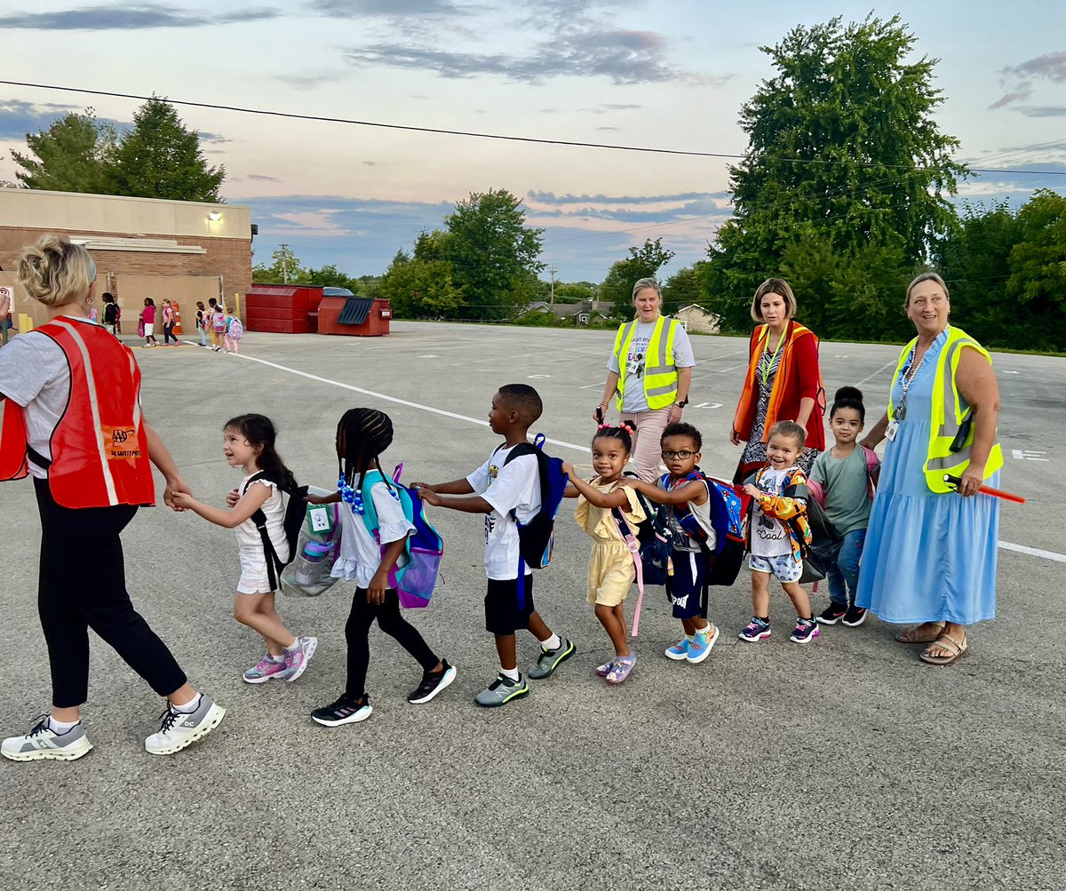 CarlenaSheeran's tweet photo. Today is a great day to welcome our youngest students to school! 🚌👫🏽 Our little scholars getting off the bus @NorthParkKids with smiles, excitement & ready to make new friends! 💙🤍 #HCSPreschool #HCSBetterTogether #ReadyForPreK https://t.co/HGO9XdjoJF