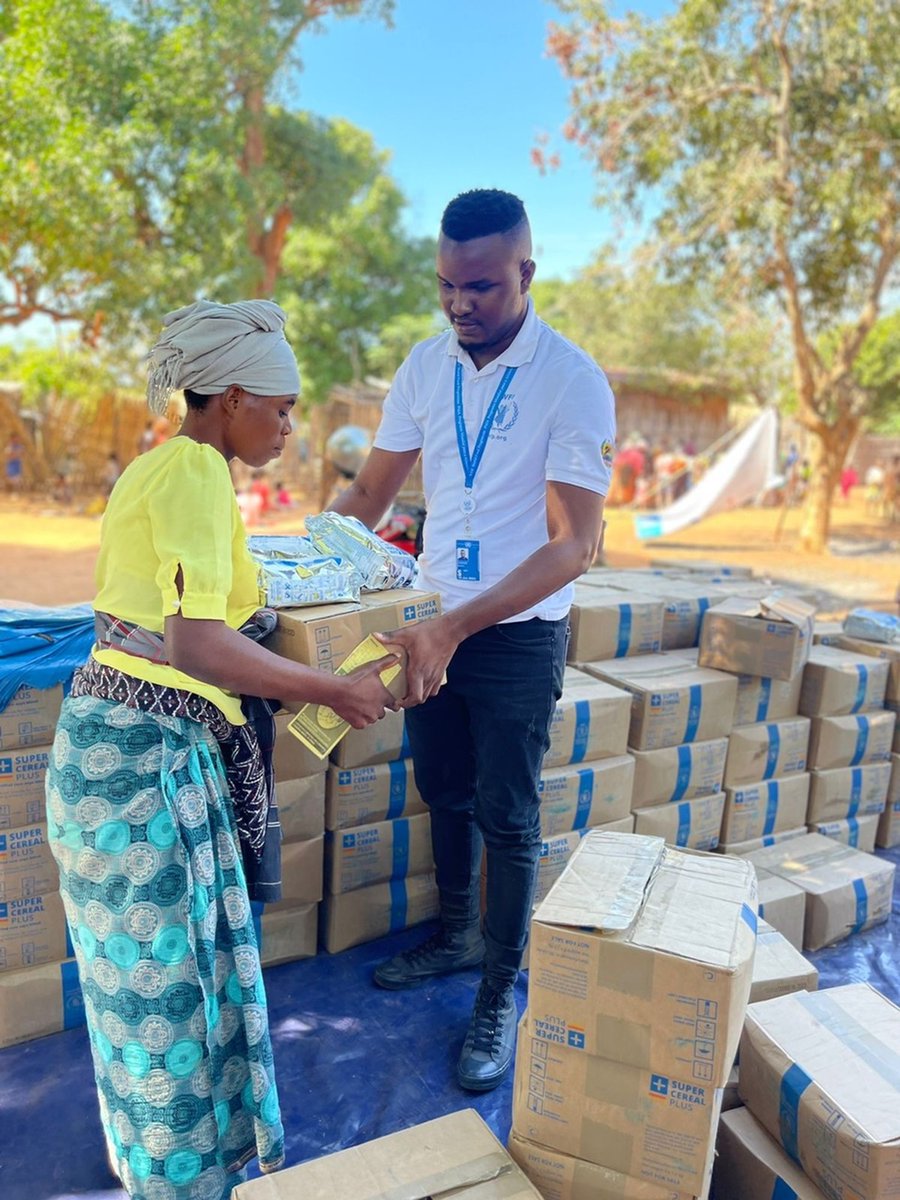 wfp_mozambique's tweet photo. Displacement continue to blight lives in #CaboDelgado🇲🇿.

@WFP is working to prevent #Malnutrition in #Children. But #DidYouKnow we also encourage #Beneficiaries to call and tell us how we are doing☎️?

Their honest feedback means we can serve them best! 

🇺🇳🤝🇲🇿

#ChangingLives https://t.co/bD6VaSUpGX