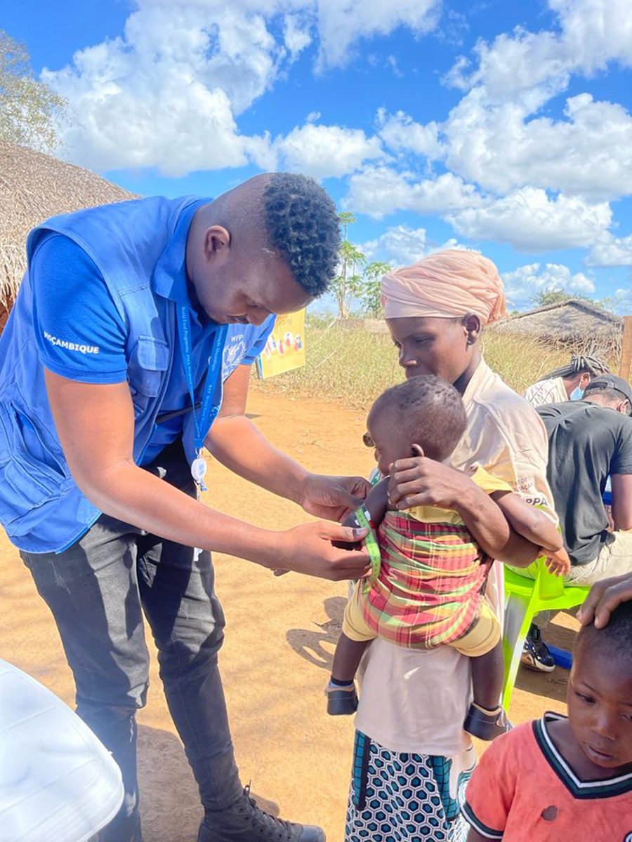 wfp_mozambique's tweet photo. Displacement continue to blight lives in #CaboDelgado🇲🇿.

@WFP is working to prevent #Malnutrition in #Children. But #DidYouKnow we also encourage #Beneficiaries to call and tell us how we are doing☎️?

Their honest feedback means we can serve them best! 

🇺🇳🤝🇲🇿

#ChangingLives https://t.co/bD6VaSUpGX